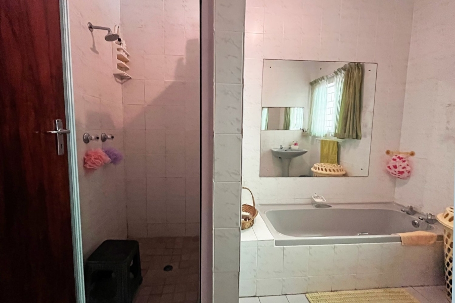 6 Bedroom Property for Sale in Hartenbos Central Western Cape